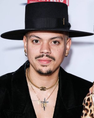 Evan Ross, Los Angeles Magazine Sunar: 5 Şubat 2025 'te Batı Hollywood, Los Angeles, Kaliforniya, ABD' de The Abbey Food and Bar 'da düzenlenen Los Angeles İtfaiye Teşkilatı yararına' Hollywood Virgin 'için Kitap Başlatma Partisi.