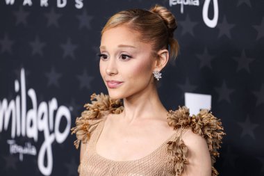 Ariana Grande Butera 'nın Dior elbisesi ve Jimmy Choo ayakkabıları, 7 Şubat 2025' te Santa Monica, Los Angeles, Kaliforniya, ABD 'de düzenlenen 30. Yıllık Eleştirmenler Seçimi Hangarı' na ulaştı..