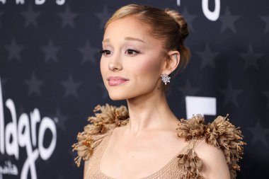 Ariana Grande Butera 'nın Dior elbisesi ve Jimmy Choo ayakkabıları, 7 Şubat 2025' te Santa Monica, Los Angeles, Kaliforniya, ABD 'de düzenlenen 30. Yıllık Eleştirmenler Seçimi Hangarı' na ulaştı..
