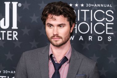 Chase Stokes, 7 Şubat 2025 'te The Barker Hangar' da düzenlenen 30. Yıllık Eleştirmenler Seçimi Ödülleri 'ne geliyor.. 