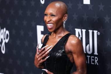 Giorgio Armani Prive elbisesi giyen Cynthia Erivo, 7 Şubat 2025 'te Santa Monica, Los Angeles, Kaliforniya, ABD' de düzenlenen 30. Yıllık Eleştirmenler Seçimi Hangarı 'na geldi.. 