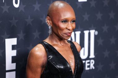 Giorgio Armani Prive elbisesi giyen Cynthia Erivo, 7 Şubat 2025 'te Santa Monica, Los Angeles, Kaliforniya, ABD' de düzenlenen 30. Yıllık Eleştirmenler Seçimi Hangarı 'na geldi.. 