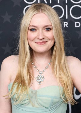 Dolce ve Gabbana 'yı giyen Dakota Fanning, 7 Şubat 2025' te Santa Monica, Los Angeles, Kaliforniya, ABD 'de düzenlenen The Barker Hangar' da düzenlenen 30. Yıllık Eleştirmenler Seçimi Ödüllerine ulaştı.. 