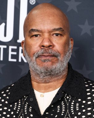 David Alan Grier, 7 Şubat 2025 'te Santa Monica, Los Angeles, Kaliforniya' da düzenlenen Barker Hangarı 'nda düzenlenen 30. Yıllık Eleştirmenler Seçimi Ödülleri' ne geliyor..