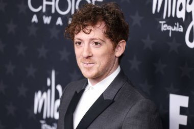 Emporio Armani giyen Ethan Slater, 7 Şubat 2025 'te Santa Monica, Los Angeles, Kaliforniya, ABD' de düzenlenen The Barker Hangar 'da düzenlenen 30. Yıllık Eleştirmenler Seçimi Ödüllerine ulaştı.. 