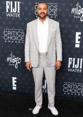 Jesse Williams, 7 Şubat 2025 'te The Barker Hangar' da düzenlenen 30. Yıllık Eleştirmenler Seçimi Ödülleri 'ne geliyor..