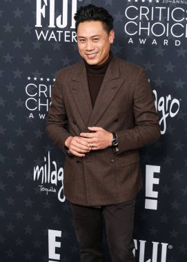 Jon M. Chu, 7 Şubat 2025 'te Santa Monica, Los Angeles, Kaliforniya' da düzenlenen Barker Hangar 'da düzenlenen 30. Yıllık Eleştirmenler Seçimi Ödülleri' ne geliyor..