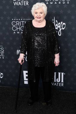 Haziran Squibb, 7 Şubat 2025 'te Santa Monica, Los Angeles, Kaliforniya' da düzenlenen Barker Hangarı 'nda düzenlenen 30. Yıllık Eleştirmenler Seçimi Ödülleri' ne geliyor..