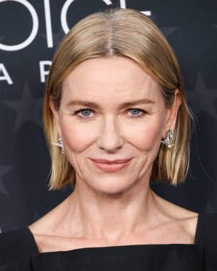 Naomi Watts, 7 Şubat 2025 'te The Barker Hangar' da düzenlenen 30. Yıllık Eleştirmenler Seçimi Ödülleri 'ne geliyor..