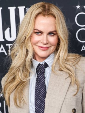 Omega saati takan Nicole Kidman, 7 Şubat 2025 'te Santa Monica, Los Angeles, Kaliforniya, ABD' de düzenlenen The Barker Hangar 'da düzenlenen 30. Yıllık Eleştirmenler Seçimi Ödülüne geldi.. 