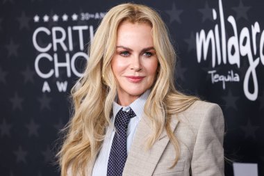 Omega saati takan Nicole Kidman, 7 Şubat 2025 'te Santa Monica, Los Angeles, Kaliforniya, ABD' de düzenlenen The Barker Hangar 'da düzenlenen 30. Yıllık Eleştirmenler Seçimi Ödülüne geldi.. 