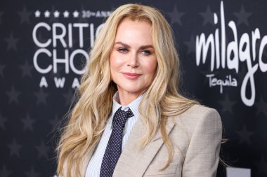 Omega saati takan Nicole Kidman, 7 Şubat 2025 'te Santa Monica, Los Angeles, Kaliforniya, ABD' de düzenlenen The Barker Hangar 'da düzenlenen 30. Yıllık Eleştirmenler Seçimi Ödülüne geldi.. 