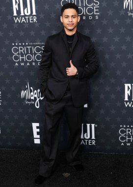 Randall Park, 7 Şubat 2025 'te Santa Monica, Los Angeles, Kaliforniya' da düzenlenen Barker Hangarı 'nda düzenlenen 30. Yıllık Eleştirmenler Seçimi Ödülleri' ne ulaştı..