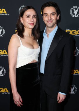 Lucia Aniello ve kocası Paul W. Downs, Beverly Hills, Los Angeles, Kaliforniya, ABD 'de 8 Şubat 2025' te Beverly Hilton Hotel 'de düzenlenen 77..