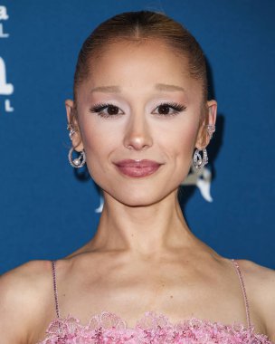 Ariana Grande Butera, Arlington Tiyatrosu 'nda düzenlenen 40. Santa Barbara Uluslararası Film Festivali sırasında 9 Şubat 2025' te ABD 'nin Kaliforniya eyaletinin Santa Barbara kentinde Virtuosos Ödülüne layık görüldü..