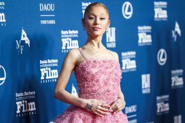 Ariana Grande Butera, Arlington Tiyatrosu 'nda düzenlenen 40. Santa Barbara Uluslararası Film Festivali sırasında 9 Şubat 2025' te ABD 'nin Kaliforniya eyaletinin Santa Barbara kentinde Virtuosos Ödülüne layık görüldü..