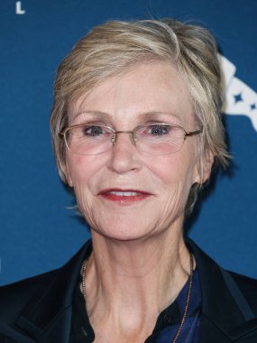Jane Lynch, Arlington Tiyatrosu 'nda düzenlenen 40. Santa Barbara Uluslararası Film Festivali sırasında 9 Şubat 2025' te ABD 'nin Kaliforniya eyaletinin Santa Barbara kentinde Virtuosos Ödülü' ne ulaştı..
