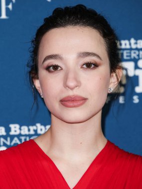 Mikey Madison, Arlington Tiyatrosu 'nda düzenlenen 40. Santa Barbara Uluslararası Film Festivali sırasında 9 Şubat 2025' te ABD 'nin Kaliforniya eyaletinin Santa Barbara kentinde Virtuosos Ödülüne layık görüldü..