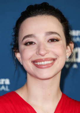 Mikey Madison, Arlington Tiyatrosu 'nda düzenlenen 40. Santa Barbara Uluslararası Film Festivali sırasında 9 Şubat 2025' te ABD 'nin Kaliforniya eyaletinin Santa Barbara kentinde Virtuosos Ödülüne layık görüldü..