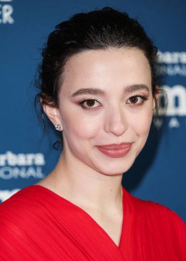 Mikey Madison, Arlington Tiyatrosu 'nda düzenlenen 40. Santa Barbara Uluslararası Film Festivali sırasında 9 Şubat 2025' te ABD 'nin Kaliforniya eyaletinin Santa Barbara kentinde Virtuosos Ödülüne layık görüldü..