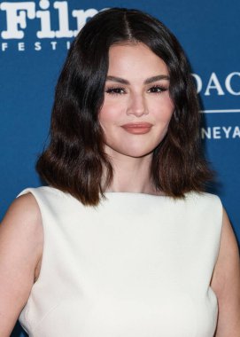 Selena Gomez, Arlington Tiyatrosu 'nda düzenlenen 40. Santa Barbara Uluslararası Film Festivali sırasında 9 Şubat 2025' te ABD 'nin Kaliforniya eyaletinin Santa Barbara kentinde Virtuosos Ödülüne layık görüldü..