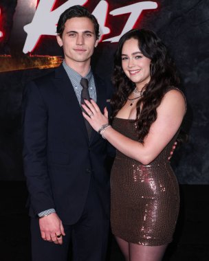 Tanner Buchanan ve kız arkadaşı Mary Mouser, Netflix 'in' Cobra Kai 'dizisinin 6. sezon 3. sezon finali için 12 Şubat 2025' te Hollywood 'da, Los Angeles, Kaliforniya, ABD' de düzenlenen Mısırlı Tiyatrosu 'na geldiler..