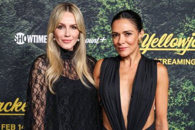 Monet Mazur ve Simone Kessell, Paramount + With Showtime 'ın Orijinal Dizisi' YellowJackets '3. sezonuna 13 Şubat 2025' te Los Angeles, Kaliforniya, ABD 'de bulunan Direktörler Loncası (DGA) Tiyatro Kompleksi' ne geldiler.