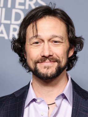 Joseph Gordon-Levitt, 15 Şubat 2025 'te Beverly Hilton Oteli' nde düzenlenen 77. geleneksel Yazarlar Derneği Los Angeles Ödül Töreni 'ne geliyor..