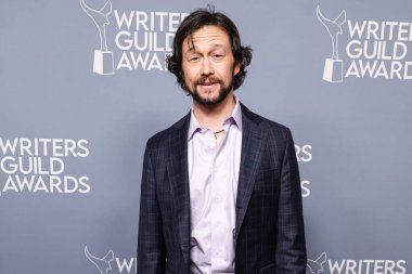 Joseph Gordon-Levitt, 15 Şubat 2025 'te Beverly Hilton Oteli' nde düzenlenen 77. geleneksel Yazarlar Derneği Los Angeles Ödül Töreni 'ne geliyor..