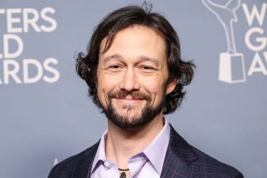 Joseph Gordon-Levitt, 15 Şubat 2025 'te Beverly Hilton Oteli' nde düzenlenen 77. geleneksel Yazarlar Derneği Los Angeles Ödül Töreni 'ne geliyor..