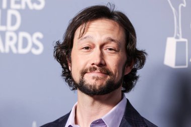 Joseph Gordon-Levitt, 15 Şubat 2025 'te Beverly Hilton Oteli' nde düzenlenen 77. geleneksel Yazarlar Derneği Los Angeles Ödül Töreni 'ne geliyor..