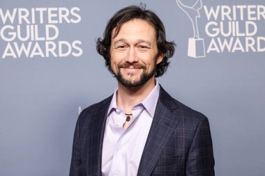 Joseph Gordon-Levitt, 15 Şubat 2025 'te Beverly Hilton Oteli' nde düzenlenen 77. geleneksel Yazarlar Derneği Los Angeles Ödül Töreni 'ne geliyor..