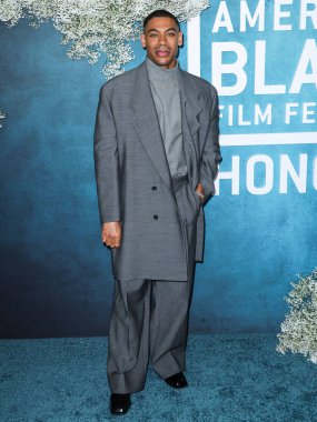 Aaron Pierre, 17 Şubat 2025 'te ABD' nin Kaliforniya eyaletinin Los Angeles kentinde bulunan Beverly Hills kentindeki SLS Hotel 'de düzenlenen 7. Geleneksel Amerikan Siyahi Film Festivali' ne (ABFF) geldi..