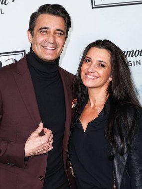 Gilles Marini ve eşi Carole Marini, Paramount + Serisi 'nin 1923 sezonunun Los Angeles Premiere' ine 19 Şubat 2025 'te Hollywood, Los Angeles, Kaliforniya' da düzenlenen Harmony Gold Theater 'a geldiler.. 