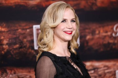 Sarah Hunt, 19 Şubat 2025 'te Harmony Gold Theater' da düzenlenen Paramount + Series '1923 sezonunun Los Angeles Premiere of Paramount' ına geldi..          