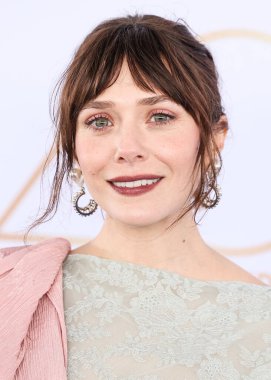 Erdem 'i giyen Elizabeth Olsen, 22 Şubat 2025' te Santa Monica Plajı 'nda düzenlenen 40. Yıllık Bağımsız Film Ödülleri' ne ulaştı.. 