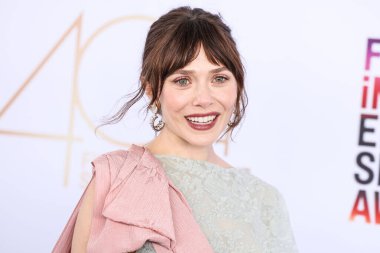 Erdem 'i giyen Elizabeth Olsen, 22 Şubat 2025' te Santa Monica Plajı 'nda düzenlenen 40. Yıllık Bağımsız Film Ödülleri' ne ulaştı.. 