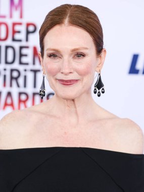 Julianne Moore 'un The Row görünümü ve Lisa Eisner mücevherleri, 22 Şubat 2025' te Santa Monica Plajı 'nda düzenlenen 40. Yıllık Bağımsız Film Ödülleri' ne ulaştı.. 
