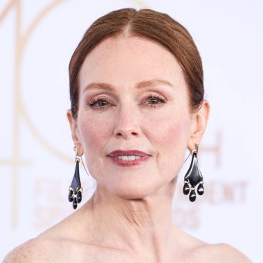 Julianne Moore 'un The Row görünümü ve Lisa Eisner mücevherleri, 22 Şubat 2025' te Santa Monica Plajı 'nda düzenlenen 40. Yıllık Bağımsız Film Ödülleri' ne ulaştı.. 