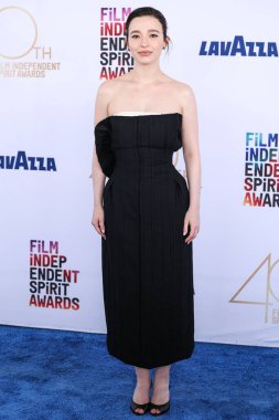 Calvin Klein Koleksiyonu elbisesi giyen Mikey Madison, 22 Şubat 2025 'te Santa Monica Sahili' nde düzenlenen 40. Yıllık Bağımsız Film Ruh Ödülleri 'ne geldi.. 