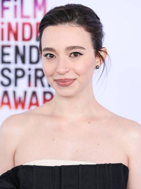 Calvin Klein Koleksiyonu elbisesi giyen Mikey Madison, 22 Şubat 2025 'te Santa Monica Sahili' nde düzenlenen 40. Yıllık Bağımsız Film Ruh Ödülleri 'ne geldi.. 