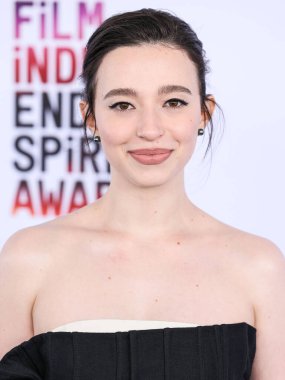 Calvin Klein Koleksiyonu elbisesi giyen Mikey Madison, 22 Şubat 2025 'te Santa Monica Sahili' nde düzenlenen 40. Yıllık Bağımsız Film Ruh Ödülleri 'ne geldi.. 