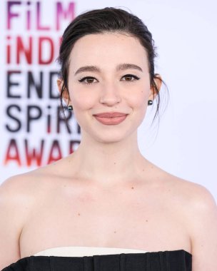 Calvin Klein Koleksiyonu elbisesi giyen Mikey Madison, 22 Şubat 2025 'te Santa Monica Sahili' nde düzenlenen 40. Yıllık Bağımsız Film Ruh Ödülleri 'ne geldi.. 