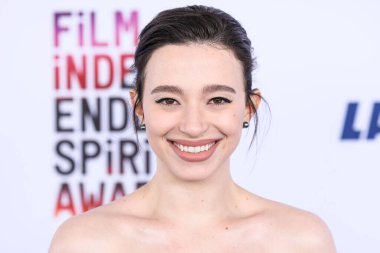 Calvin Klein Koleksiyonu elbisesi giyen Mikey Madison, 22 Şubat 2025 'te Santa Monica Sahili' nde düzenlenen 40. Yıllık Bağımsız Film Ruh Ödülleri 'ne geldi.. 