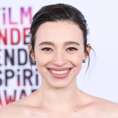 Calvin Klein Koleksiyonu elbisesi giyen Mikey Madison, 22 Şubat 2025 'te Santa Monica Sahili' nde düzenlenen 40. Yıllık Bağımsız Film Ruh Ödülleri 'ne geldi.. 