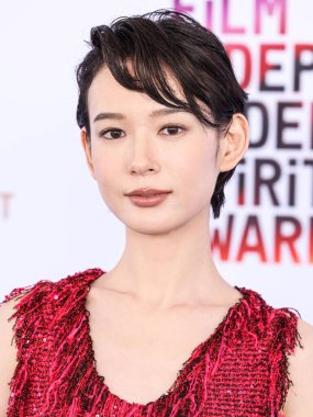 Jimmy Choo ayakkabılarıyla Balmain giyen Moeka Hoshi, 22 Şubat 2025 'te Santa Monica Plajı' nda düzenlenen 40. Yıllık Bağımsız Ruh Ödülleri 'ne ulaştı.. 