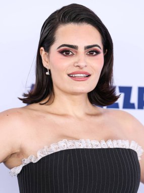 Nava Mau, Tanner Fletcher elbisesi, Roger Vivier çantası ve Marc Jacobs ayakkabıları ile 22 Şubat 2025 'te Santa Monica, Los Angeles, Kaliforniya' da düzenlenen 40.