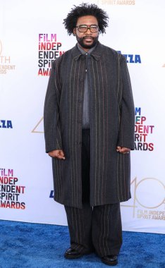 Questlove, 22 Şubat 2025 'te Santa Monica Plajı' nda düzenlenen 40. Yıllık Bağımsız Ruh Ödülleri 'ne ulaştı..