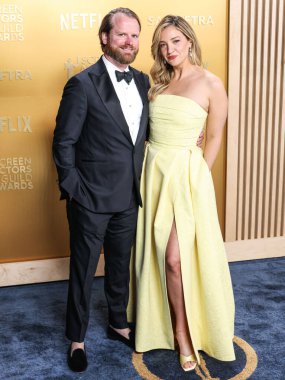 Bill Kennedy ve Abby Elliott, 23 Şubat 2025 'te ABD' nin Kaliforniya eyaletinin Los Angeles şehrinde düzenlenen Shrine Konser Salonu ve Fuar Salonu 'nda düzenlenen 31..