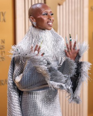 Cynthia Erivo Givenchy Haute Couture elbisesi, Christian Louboutin ayakkabıları ve Bucherer mücevherleri giyerek 23 Şubat 2025 'te Los Angeles, Kaliforniya' da bulunan Shrine Auditorium ve Expo Hall 'da düzenlenen 31.  